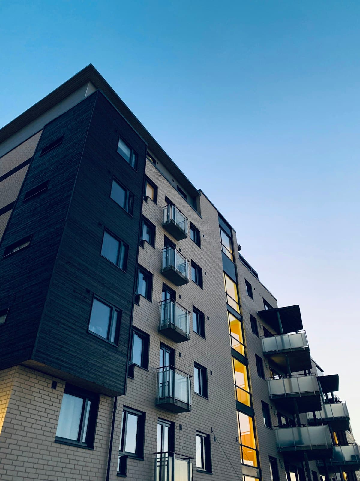 Eksteriør av et moderne omsorgsbygg — illustrasjonsfoto for forvaltningsrevisjon av ressurskrevende helse- og omsorgstjenester