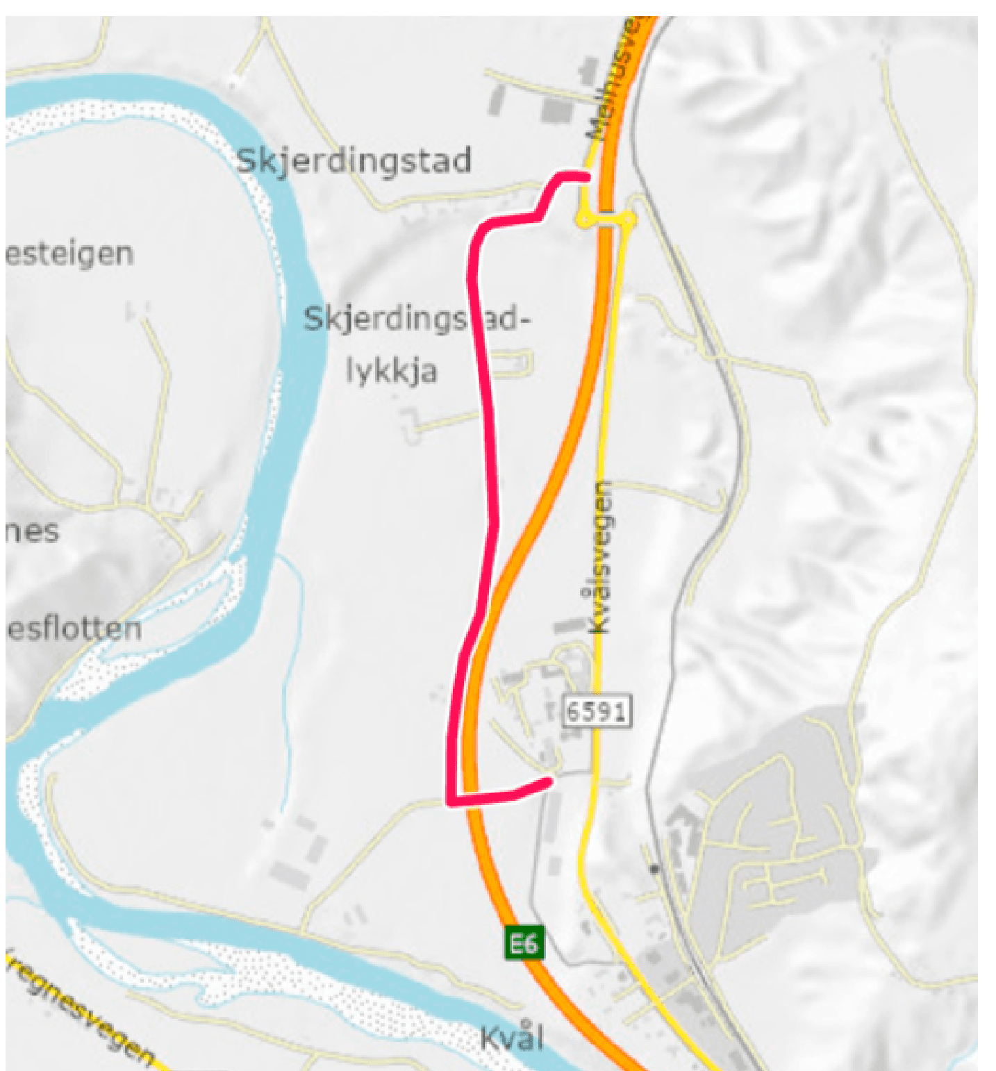 Kartutsnitt der Gamle Kvålsvegen mellom Skjerdingstad og Kvål er markert med rød strek vest for E6.