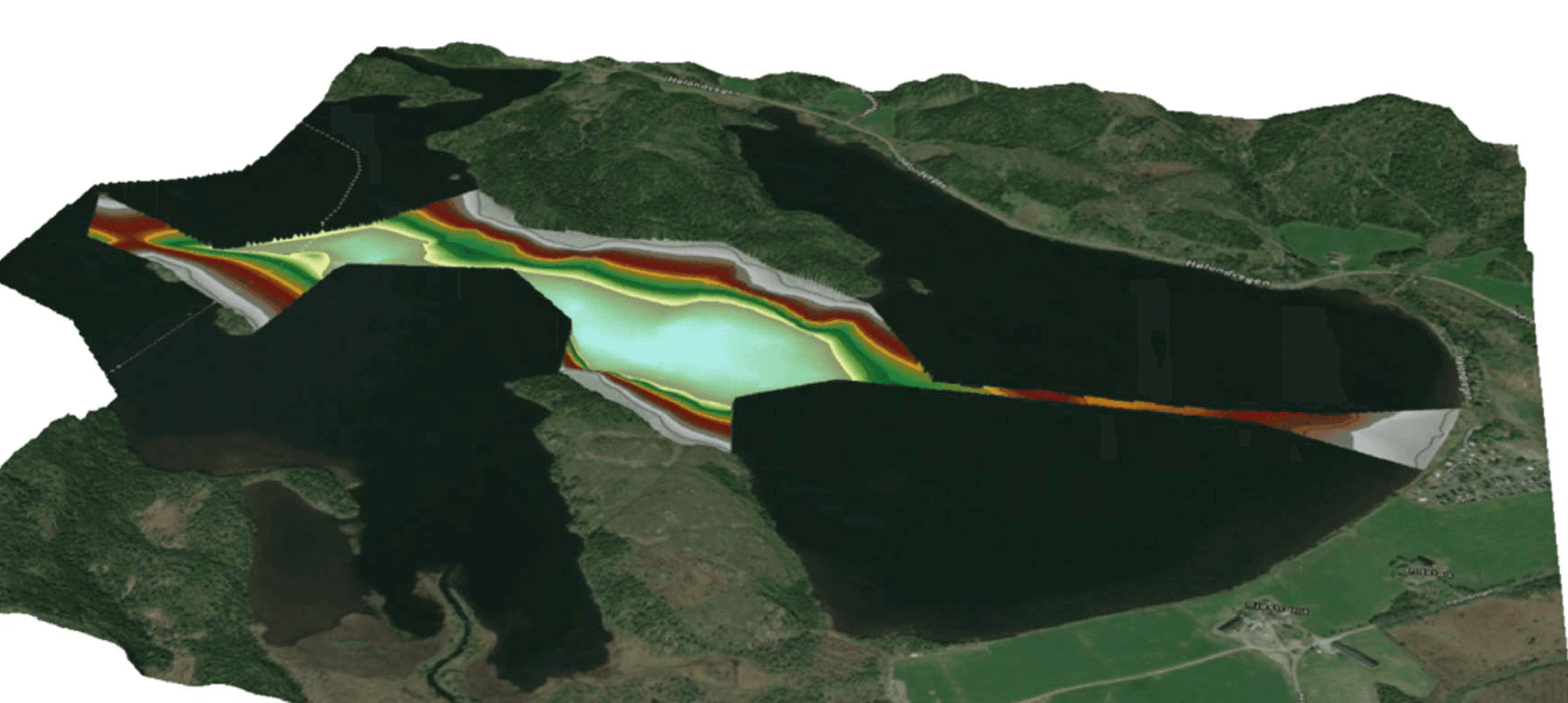 3D-modell av Svorksjøen på Hølonda med fargelagt dybdekart langs den oppmålte traseen for utslippsledningen, Hølondvegen langs bredden.