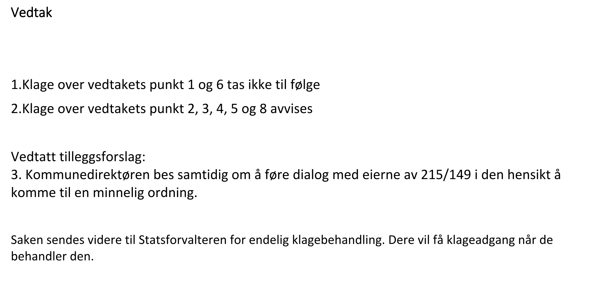 Utsnitt av kommunestyrets vedtak i sak 67/2026: klagen tas ikke til følge, et enstemmig tilleggsforslag ber om minnelig ordning, og saken sendes til Statsforvalteren.