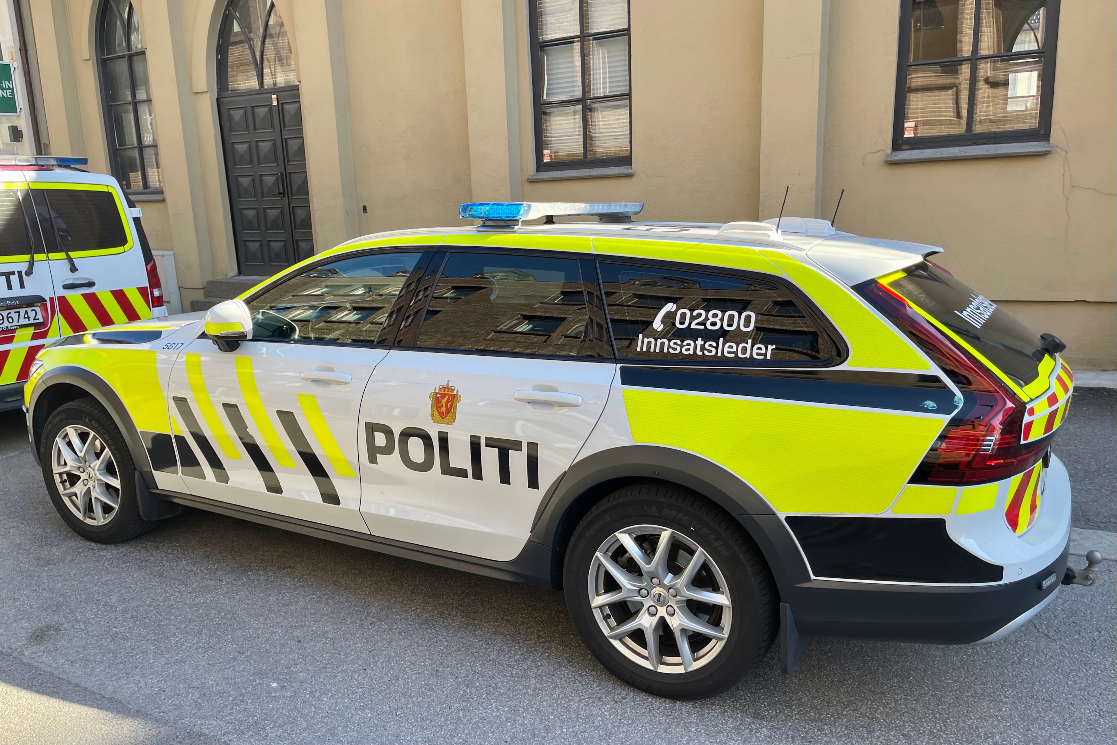 Politibil på vei til hendelse